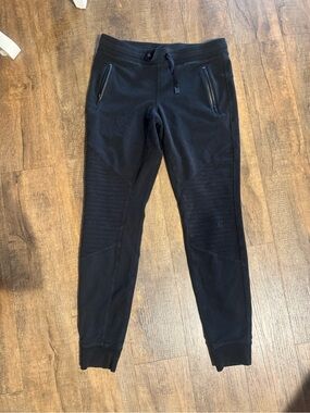 ALO Yoga Black Ribbed-Knee Jogger Pants